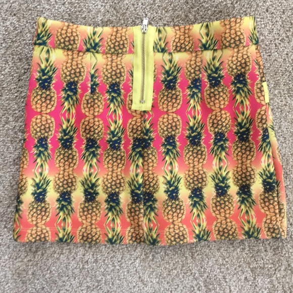 Shirt and Skirt set - Picture 3 of 4